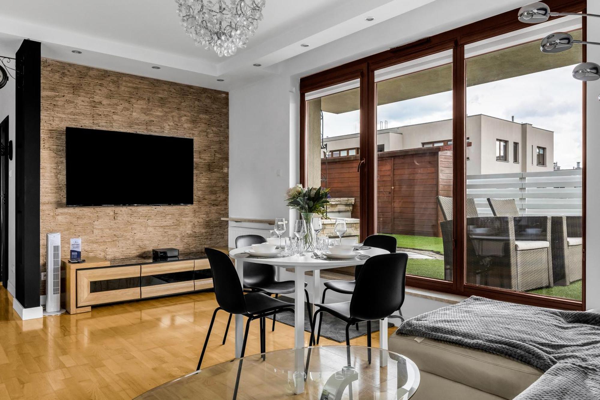 Sokratesa Business - 52m2 Terrace, Parking, Metro Nearby - By Rentujemy Warsaw
