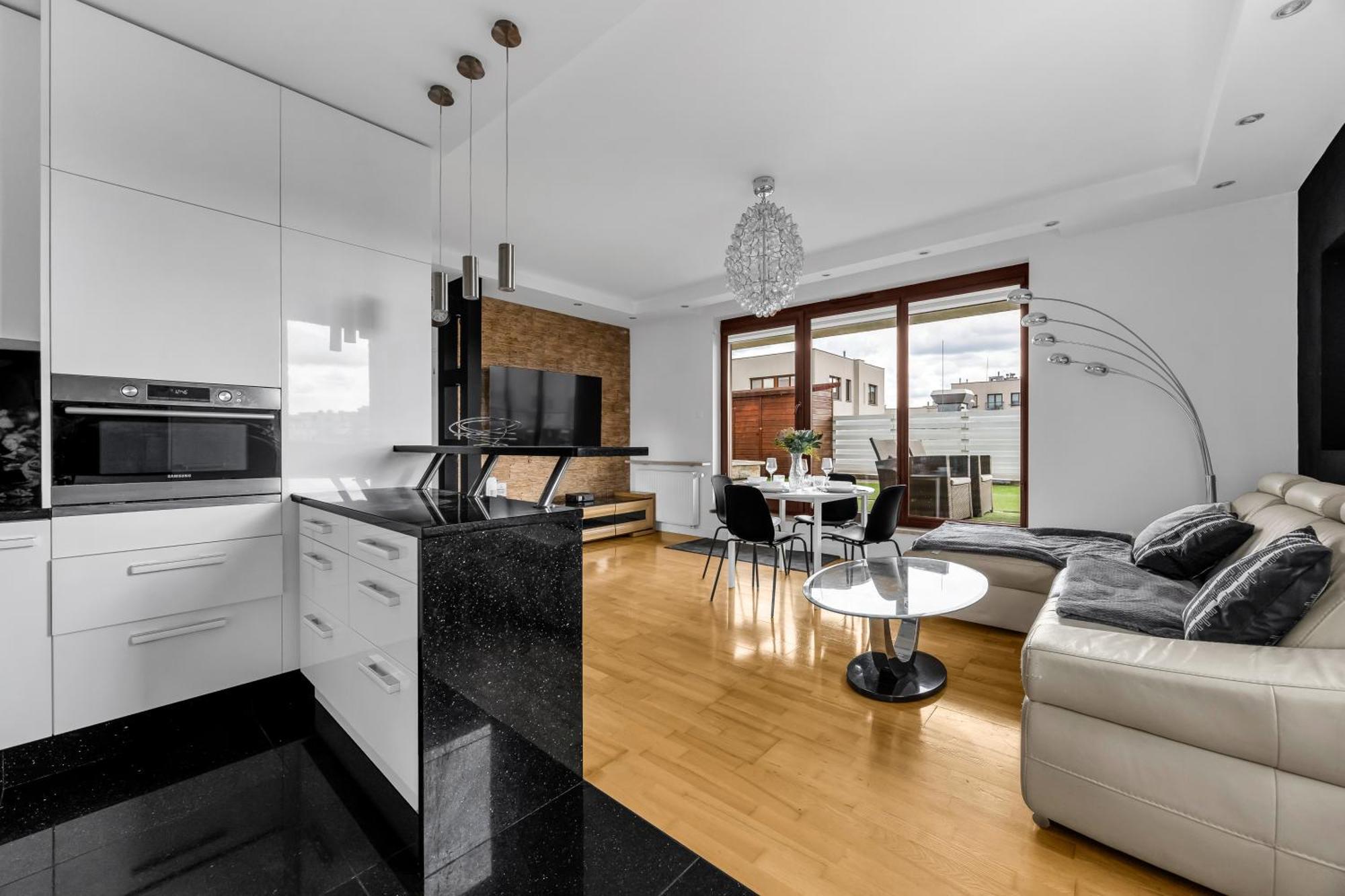 Apartment Sokratesa Business - 52m2 Terrace, Parking, Metro Nearby - By Rentujemy *