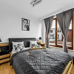 Sokratesa Business Apartments - 52M2 Terrace, Parking, Metro Nearby - By Rentujemy