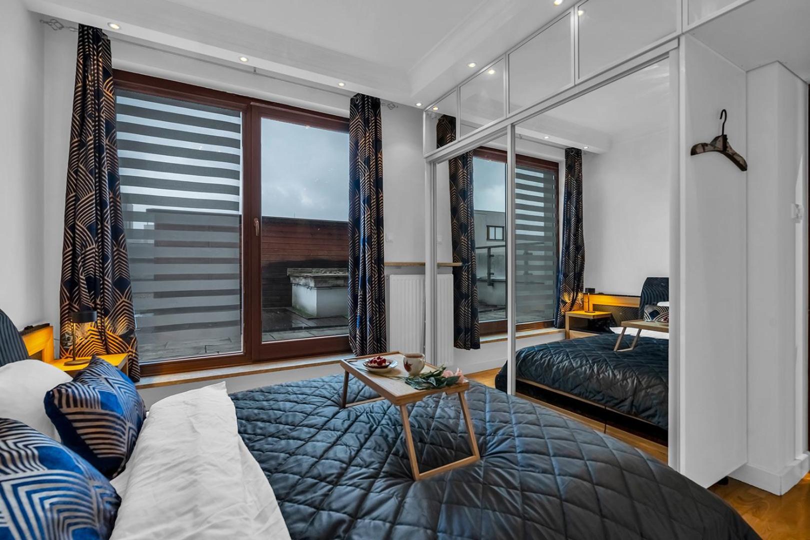 Sokratesa Business - 52m2 Terrace, Parking, Metro Nearby - By Rentujemy Lägenhet *