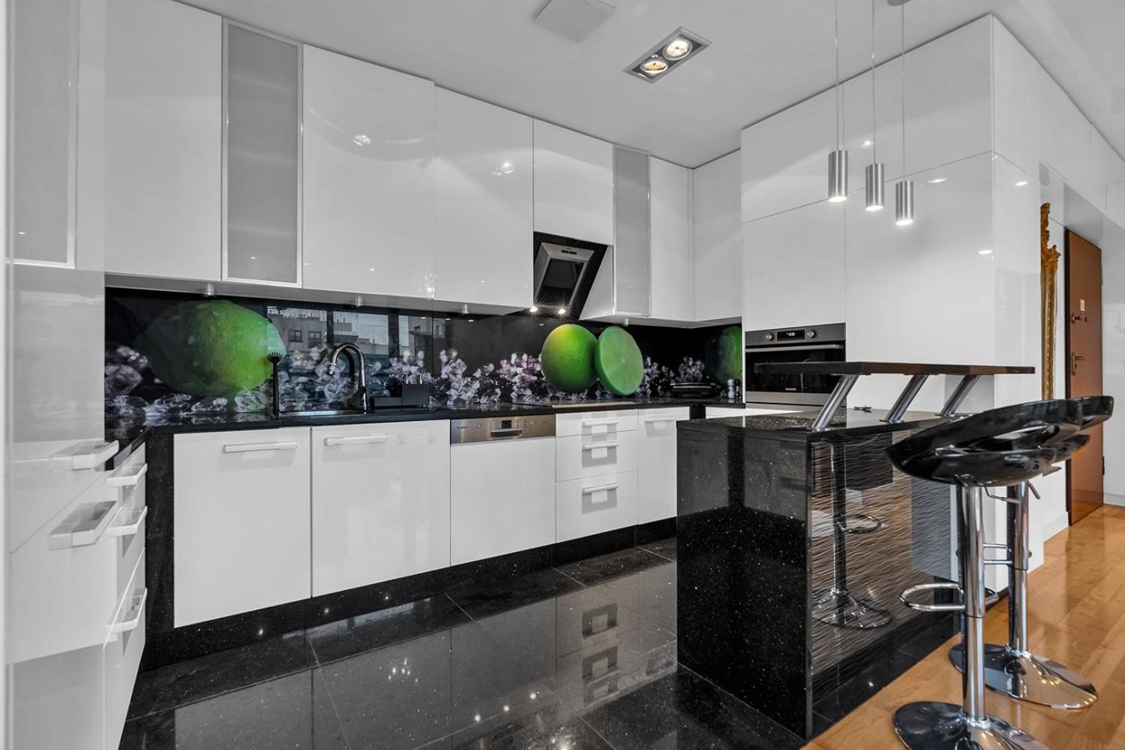 Sokratesa Business - 52m2 Terrace, Parking, Metro Nearby - By Rentujemy Warszawa