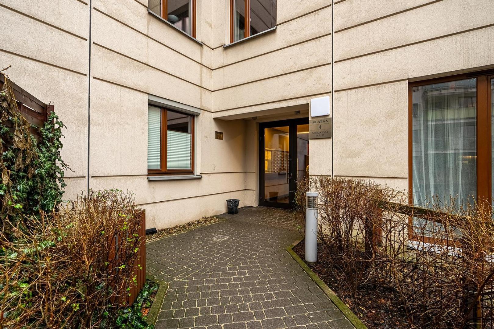Sokratesa Business - 52m2 Terrace, Parking, Metro Nearby - By Rentujemy Lägenhet