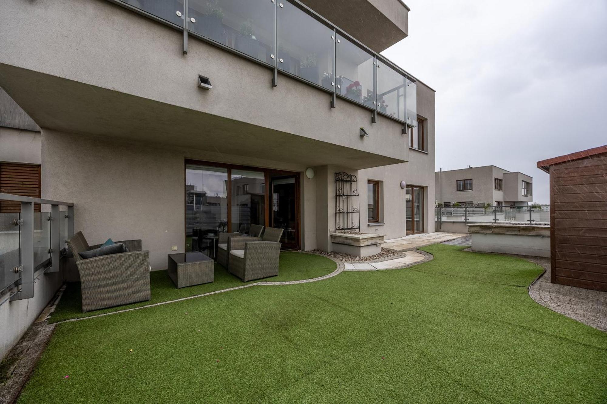 Sokratesa Business - 52m2 Terrace, Parking, Metro Nearby - By Rentujemy Butas