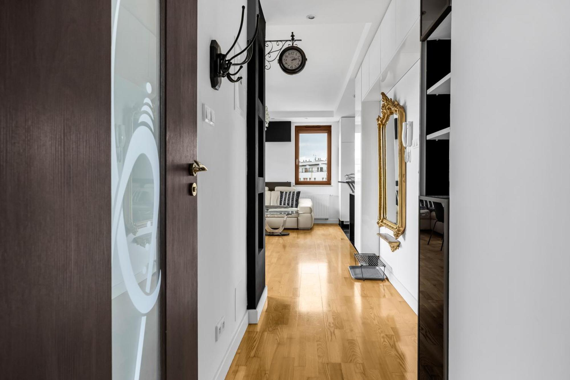 Sokratesa Business - 52m2 Terrace, Parking, Metro Nearby - By Rentujemy Warsaw