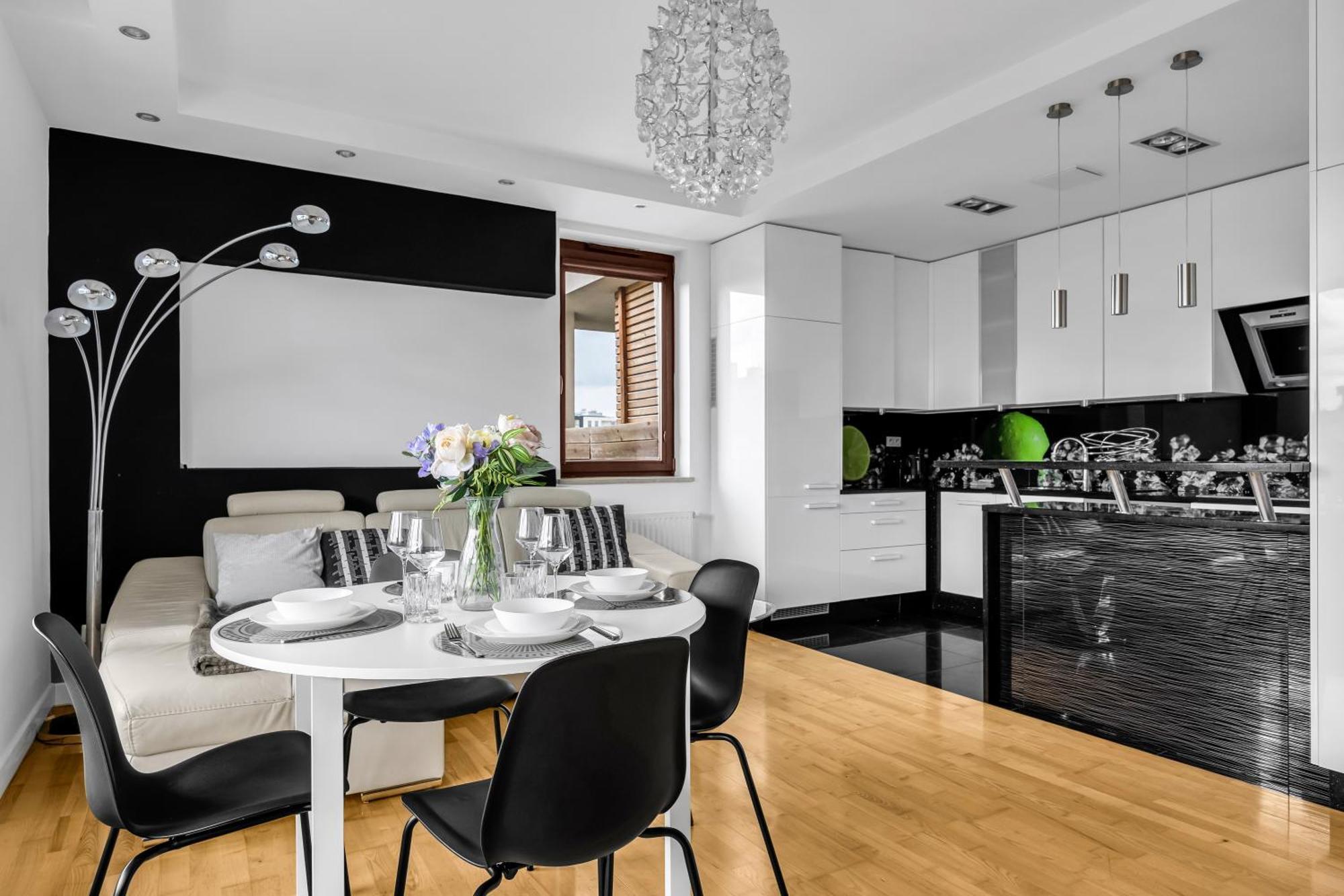 Sokratesa Business - 52m2 Terrace, Parking, Metro Nearby - By Rentujemy