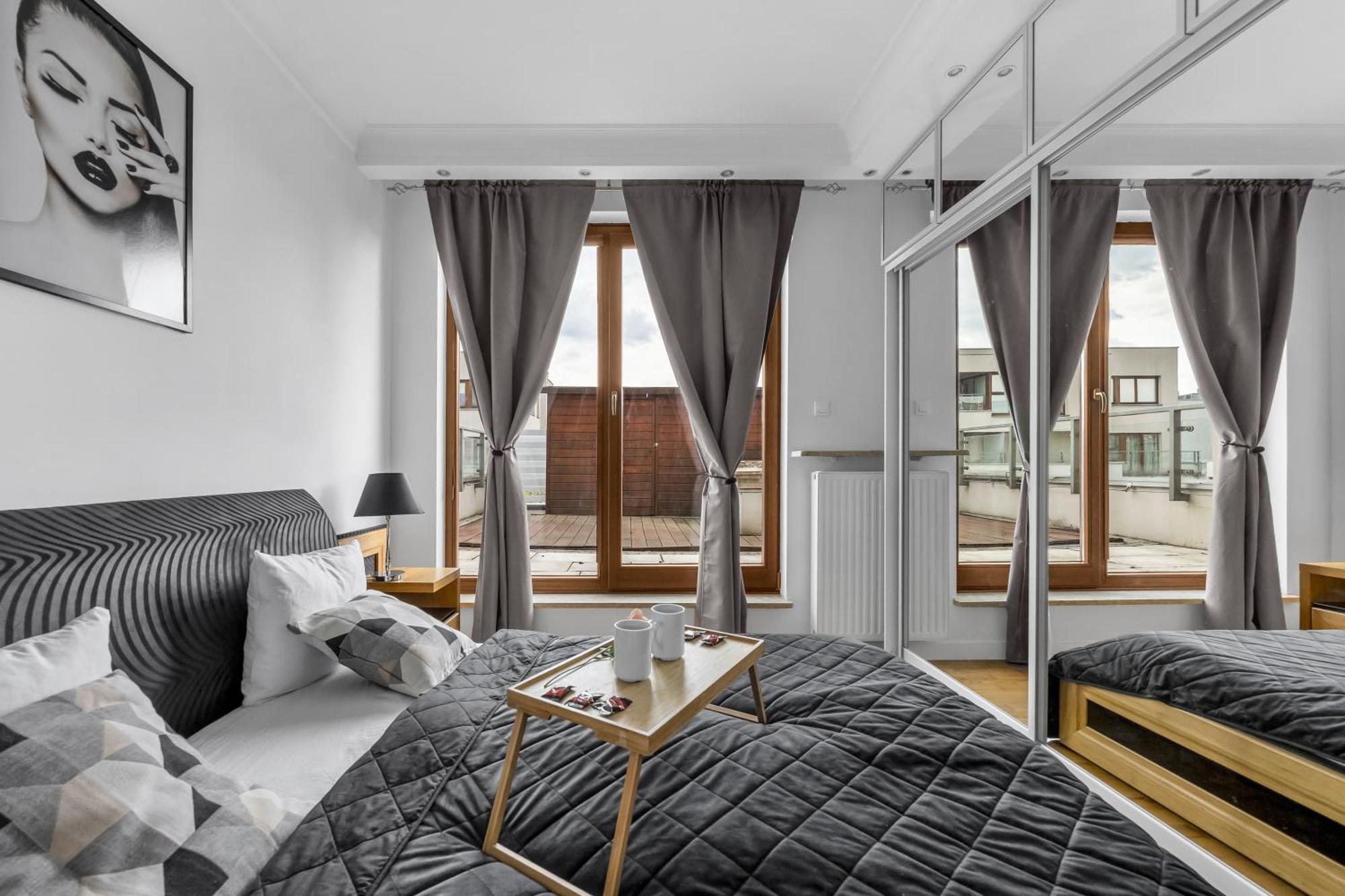 Sokratesa Business - 52m2 Terrace, Parking, Metro Nearby - By Rentujemy Butas